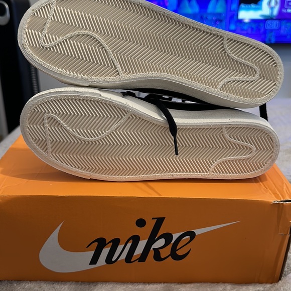 Nike Blazer Mid ‘77 Vintage Black and White Size 9.5 - Picture 4 of 7